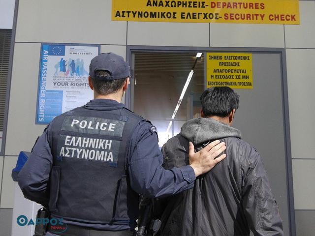 Ακριβά πλήρωσε αλλοδαπή τη διευκόλυνση εξόδου από τη χώρα ομοεθνούς της