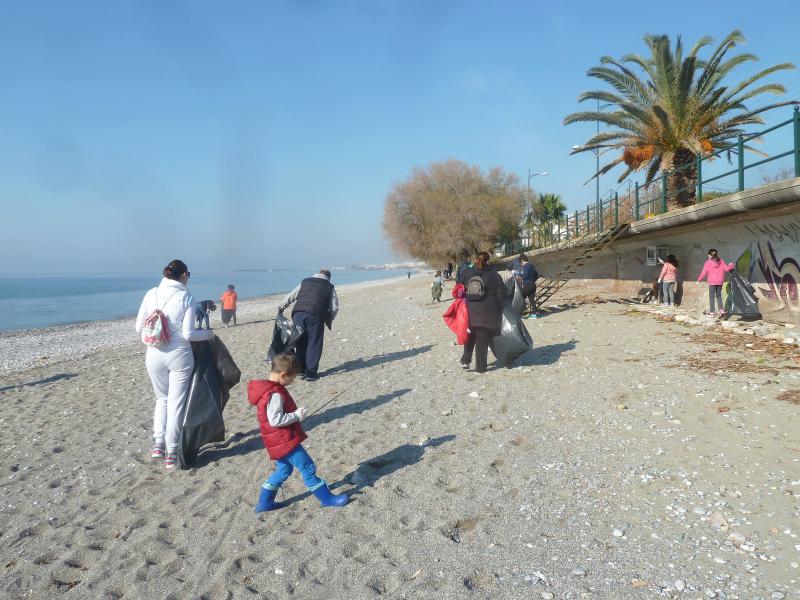 Εθελοντικός καθαρισμός ακτής στην ανατολική παραλία Καλαμάτας