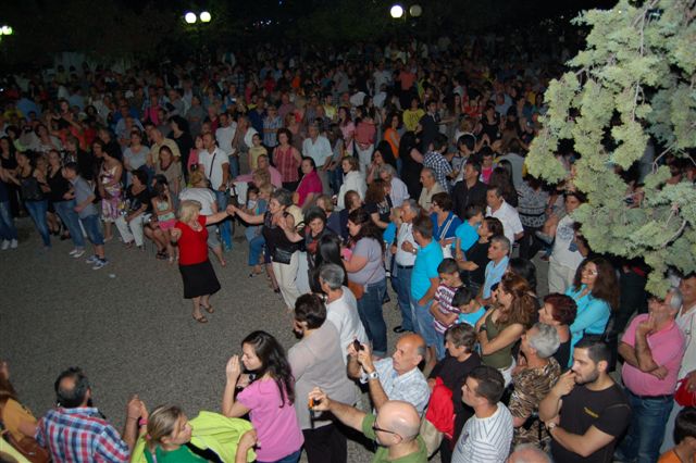 Πανηγύρι στην πλατεία της Αρχαίας Μεσσήνης