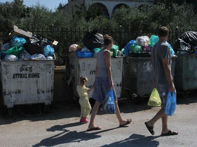 Άφαντοι οι κάδοι στο Δήμο Δυτικής Μάνης