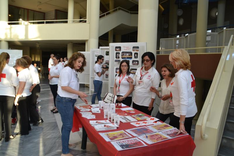 Είδη ατομικής ανάγκης για την στήριξη των πληγέντων από τις πυρκαγιές, συγκεντρώνει στην Καλαμάτα και ο Ερυθρός Σταυρός