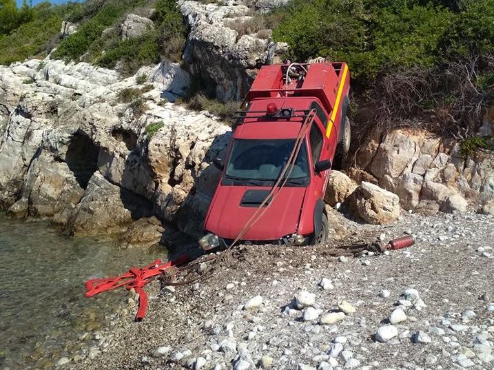 Έκλεψαν όχημα του Δήμου Πύλου- Νέστορος και το έριξαν στη θάλασσα