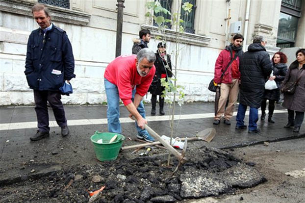 Ο ξυπόλυτος δήμαρχος της Μεσσήνης…