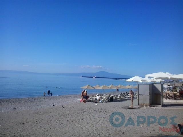 Θερμοκρασία για μπάνιο σήμερα, ενώ με ήλιο και η παρέλαση