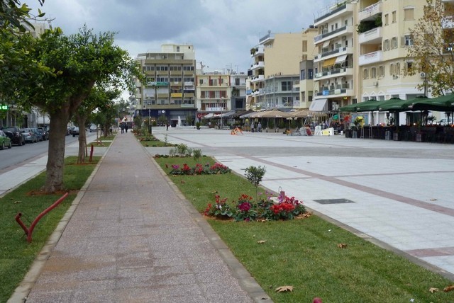 Τρέμω να περάσω από την πλατεία πλέον