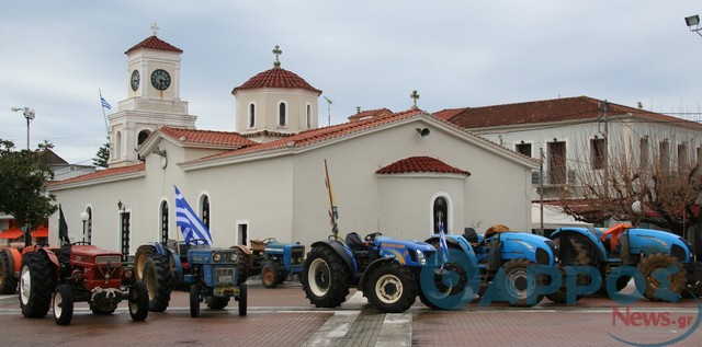 Οι αγρότες παρά τις κινητοποιήσεις δεν ξεχνούν τους σεισμόπληκτους της Κεφαλονίας και στέλνουν λάδι