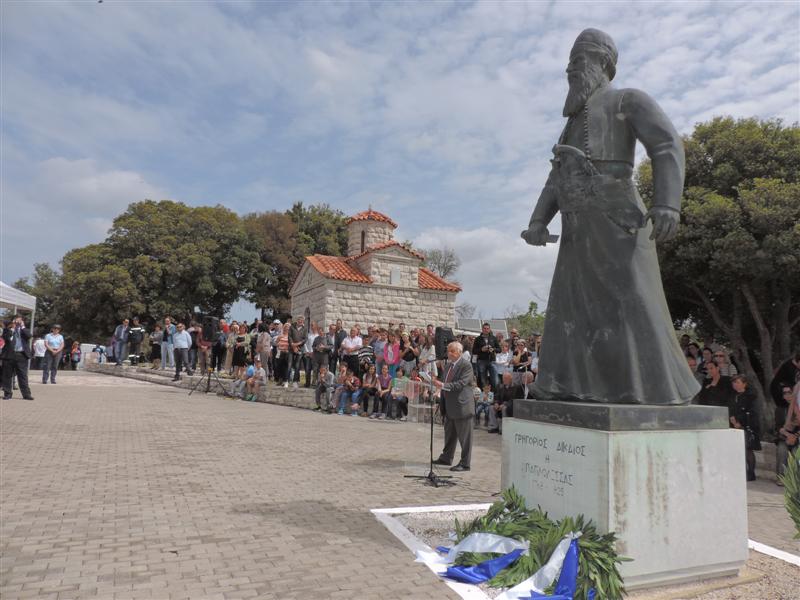 Τιμή στον ήρωα Παπαφλέσσα και όσους θυσιάσθηκαν χθες στο Μανιάκι