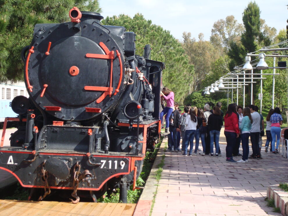 Απαγορευτικό το παιχνίδι στην παιδική χαρά του Πάρκου Σιδηροδρόμων