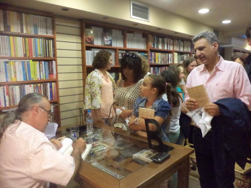 Φ. Παπαδημητρίου: Ένας δάσκαλος αγγλικών, αλλά και συγγραφέας-φιλόσοφος, ζωγράφος, μουσικός…