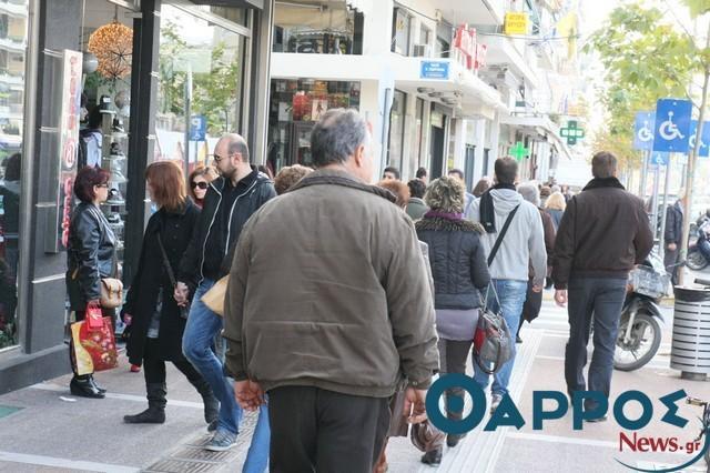 Με το βλέμμα στις εκπτώσεις που αρχίζουν αύριο οι έμποροι