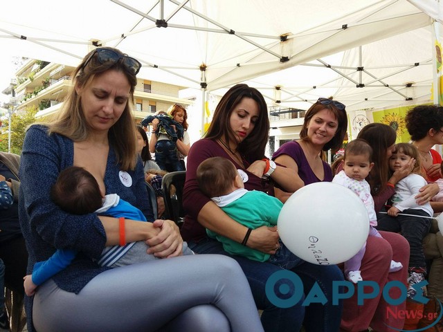 Δημόσιος μητρικός θηλασμός και στην Καλαμάτα (βίντεο και φωτογραφίες)