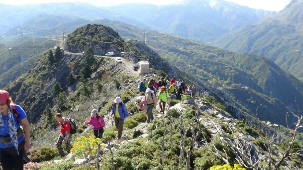 «Κράτα με, να σε κρατώ, ν’ ανεβούμε στο βουνό» – Στον Άγ. Γεώργιο με τον Ορειβατικό Καλαμάτας