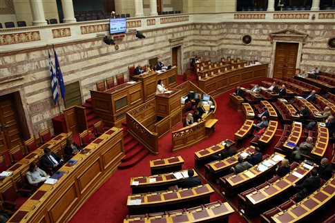 Ψηφίστηκε το 4ο Μνημόνιο με 153 «ναι» από ΣΥΡΙΖΑ και ΑΝΕΛ