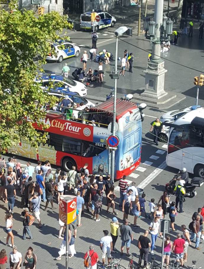 Φορτηγό έπεσε σε πεζούς στη Βαρκελώνη – Υπάρχουν νεκροί και αρκετοί τραυματίες