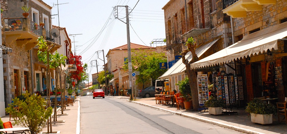 Έγκριση υπό όρους για την  ανάπλαση των πεζοδρομίων στην Καρδαμύλη