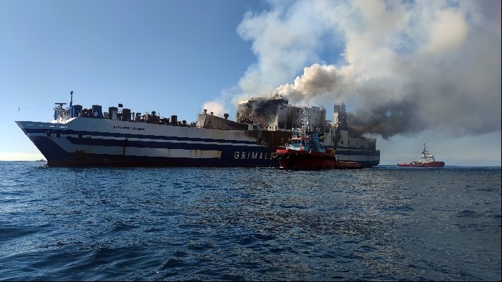 Euroferry Olympia: Εντοπίστηκε άνθρωπος μέσα στην πρύμνη του πλοίου