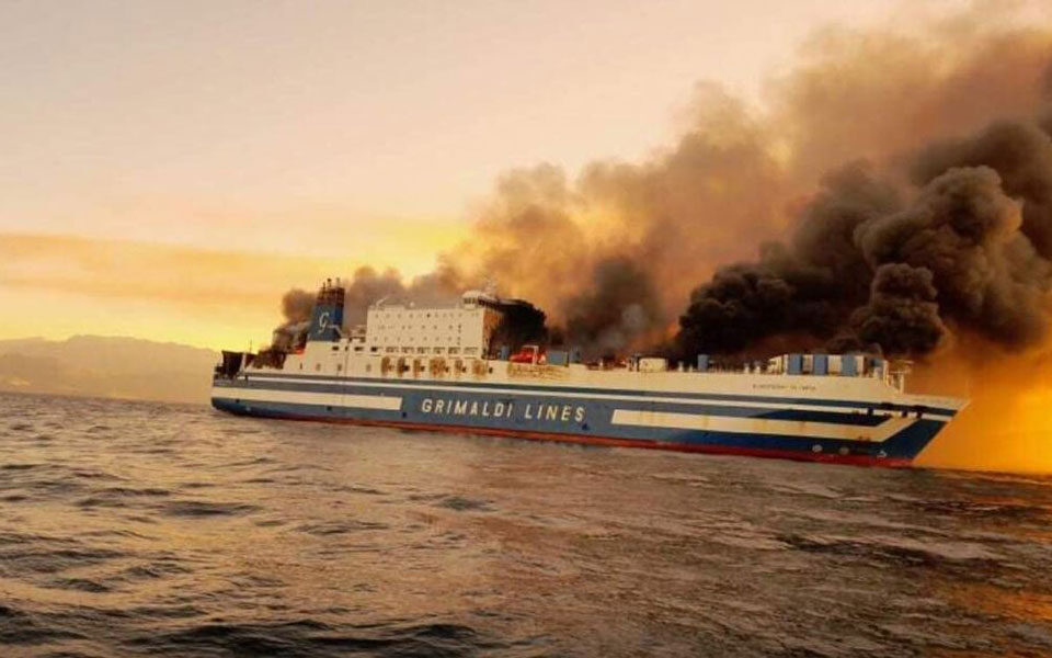 Φωτιά στο πλοίο Euroferry Olympia: Μεταφέρονται στην Κέρκυρα 278 επιβαίνοντες