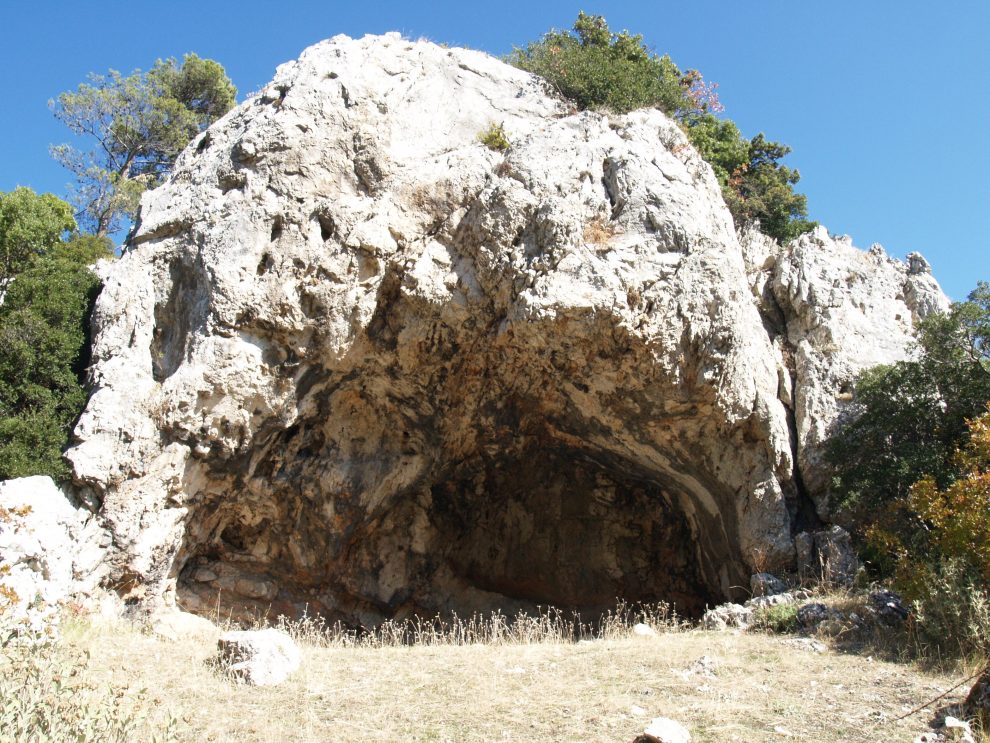 «Η σπηλιά που φοβάσαι να μπεις, κρύβει το θησαυρό που ψάχνεις»