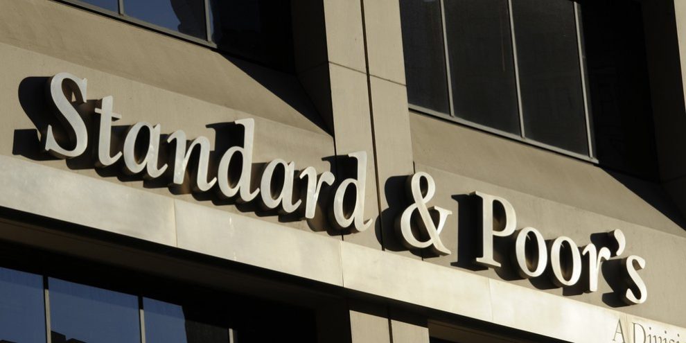 S&P: Αναβάθμισε τις προοπτικές του ελληνικού αξιόχρεου σε θετικές