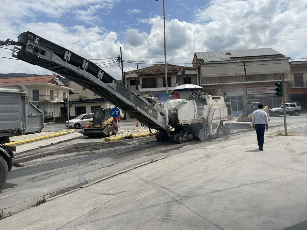 Συνεχίζεται το έργο ασφαλτόστρωσης στην περιοχή του Ασπροχώματος