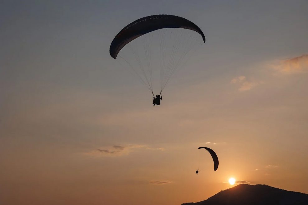 «Αλλά να ξέρεις, μπορεί να βρούμε την ευτυχία ακόμη και στην πιο σκοτεινή ώρα, αρκεί να θυμηθούμε να ανάψουμε το φως»