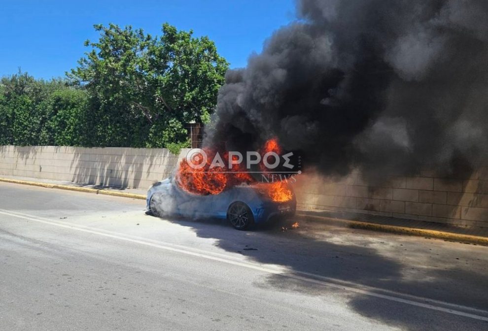 Αυτοκίνητο τυλίχθηκε στις φλόγες στην παραλία της Καλαμάτας