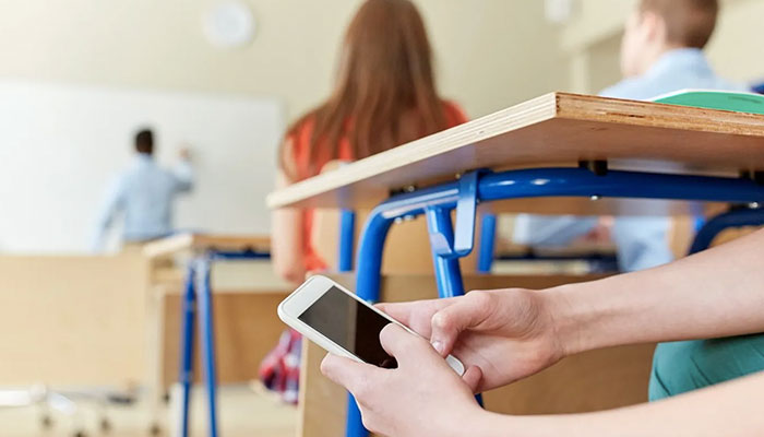 Σχολεία: Από σήμερα Δευτέρα ισχύουν τα μέτρα για τα κινητά τηλέφωνα και το νέο ποινολόγιο των μαθητών