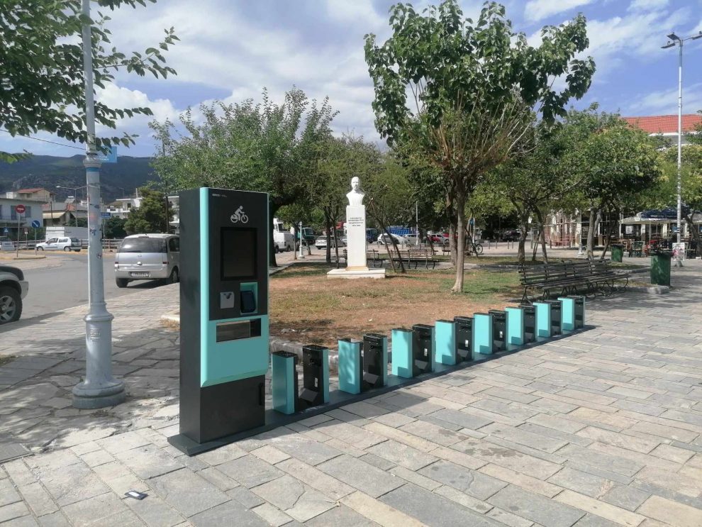 Κοινόχρηστα ηλεκτρικά ποδήλατα στο δήμο Καλαμάτας: Ξεκίνησε η εγκατάσταση βάσεων φόρτισης
