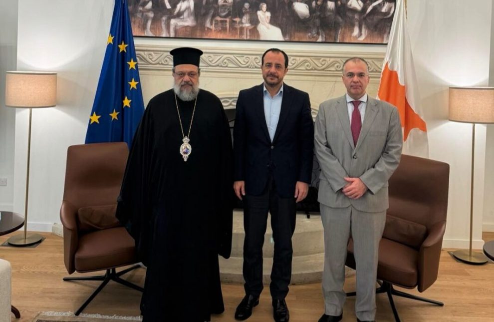 Ο Μεσσηνίας Χρυσόστομος και ο γενικός  γραμματέας Θρησκευμάτων στην Κύπρο