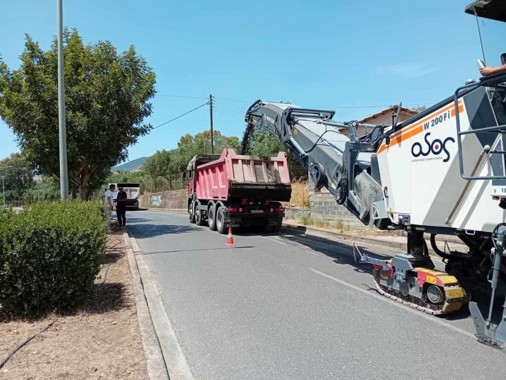 Καλαμάτα: Εργασίες ασφαλτόστρωσης στην οδό Παπαφλέσσα