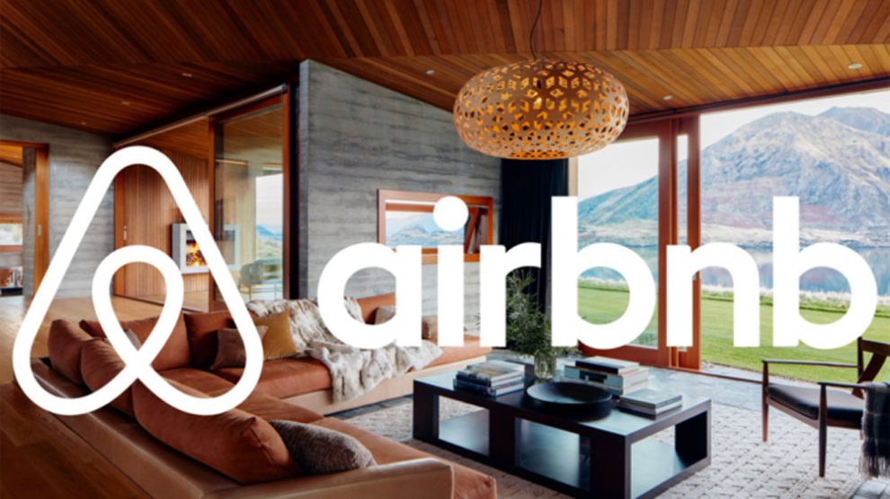 Η Καλαμάτα… γεμίζει με καταλύματα Airbnb