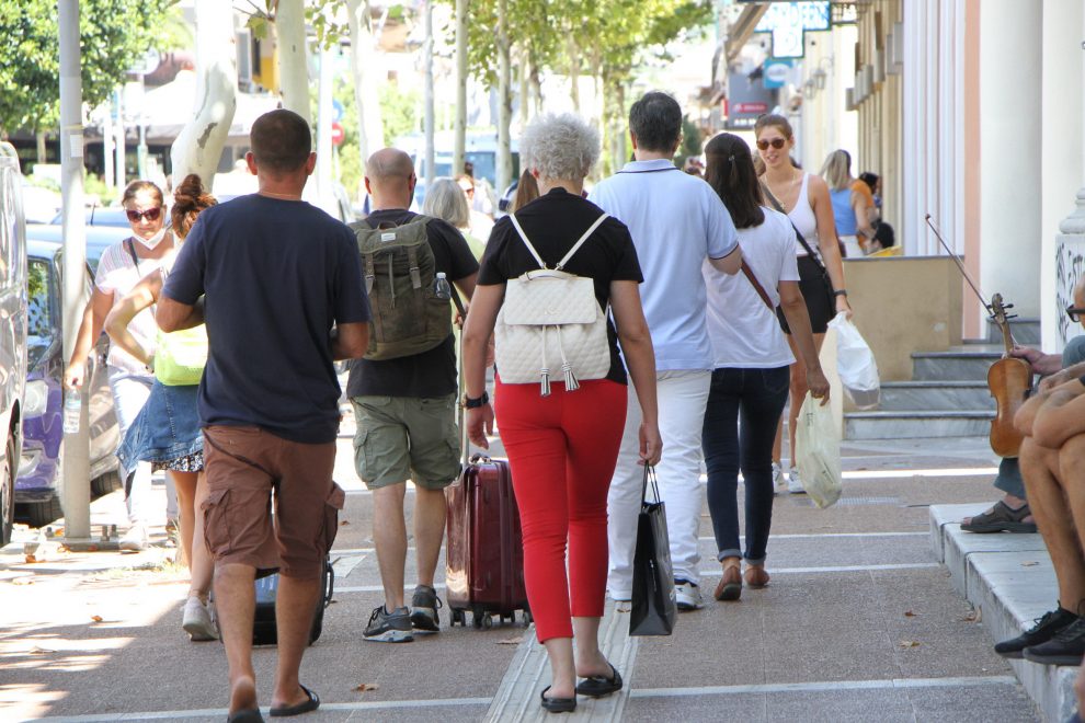 Ανοικτά σήμερα τα μαγαζιά στο πλαίσιο των θερινών εκπτώσεων