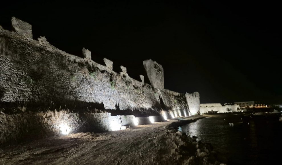 Φωτίστηκε και πάλι το Κάστρο της Μεθώνης