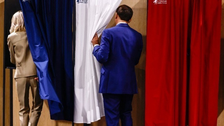 Δημοσκόπηση: Το 47% των Γάλλων δηλώνει ότι δεν επιθυμεί αυτοδυναμία για τη Λεπέν