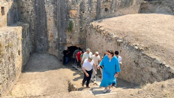 Θωρακίζεται το Κάστρο της Κορώνης – Αυτοψία της Λ. Μενδώνη