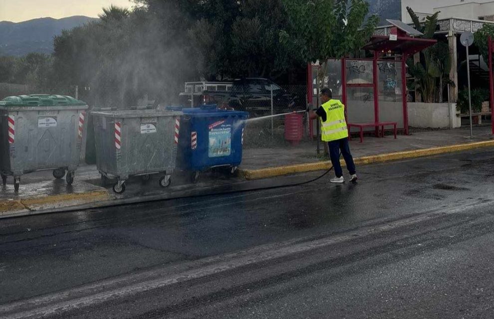 Ο Δήμος Καλαμάτας πλένει και απολυμαίνει  τους κάδους απορριμμάτων