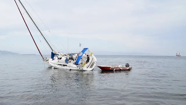 Μάνη: Εγκλωβίστηκε αλιευτικό όταν προσέτρεξε  να βοηθήσει ιστιοφόρο στον Άγιο Νικόλαο