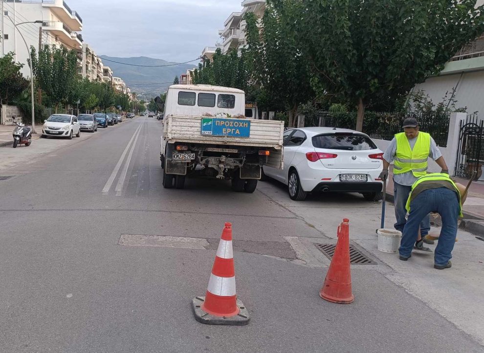 Συνεχίζεται στο Δήμο Καλαμάτας ο καθαρισμός φρεατίων ομβρίων υδάτων