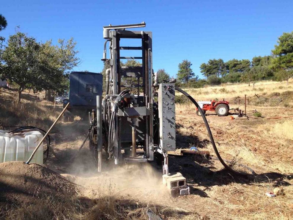 Εισαγγελικές παρεμβάσεις για παράνομες  γεωτρήσεις και σπατάλη νερού ζητά ο Άρειος Πάγος