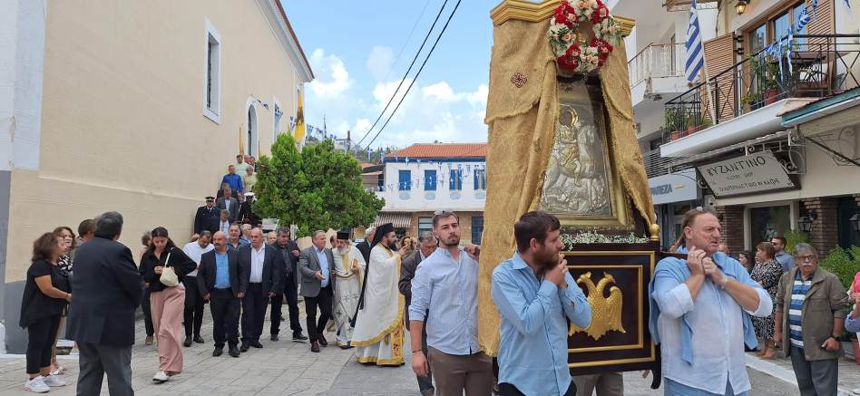 Τον πολιούχο της Άγιο  Δημήτριο γιορτάζει η Κορώνη