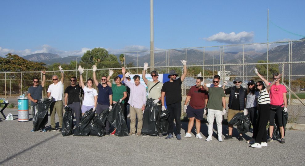 Εθελοντικός καθαρισμός  στη Δυτική Παραλία Καλαμάτας