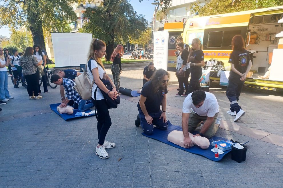 Παγκόσμια Ημέρα Επανεκκίνησης  Καρδιάς με το ΕΚΑΒ να μοιράζει γνώση