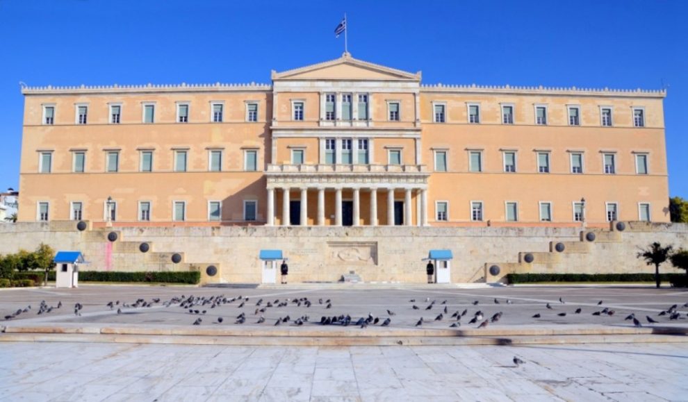 Συνεχίζεται η εξέταση του κρατικού προϋπολογισμού 2025 με τις τοποθετήσεις των ειδικών εισηγητών των κομμάτων