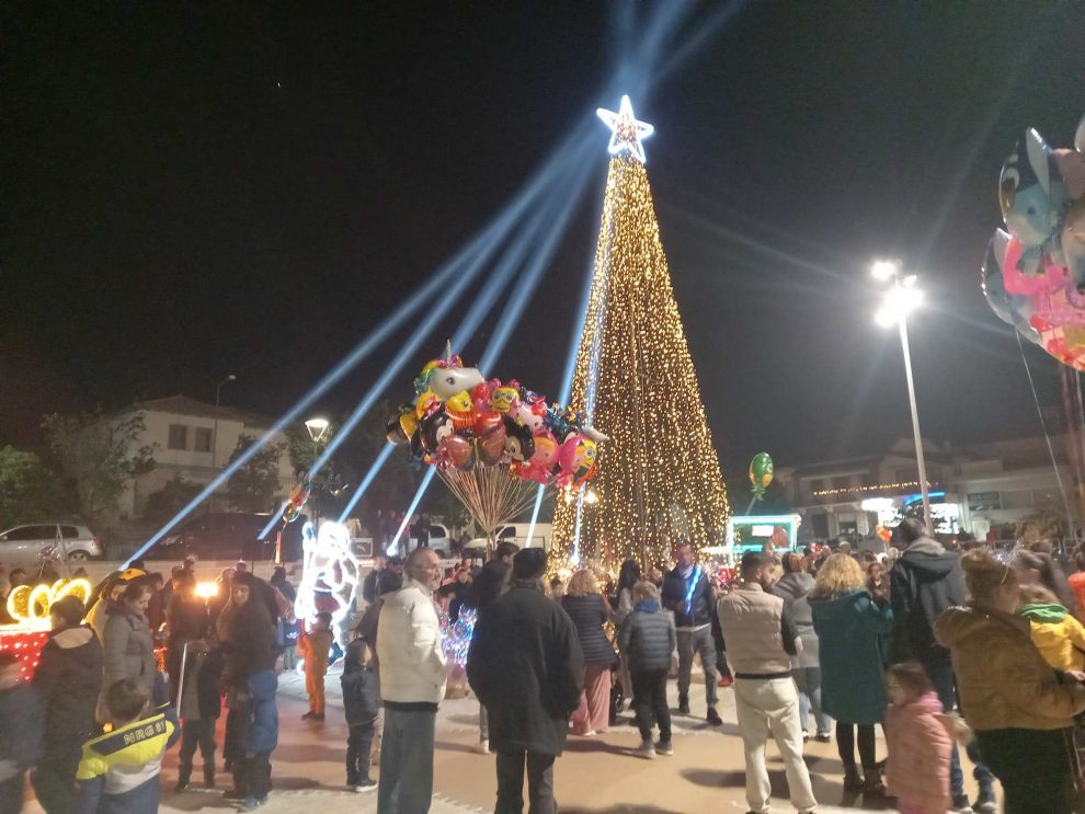 Σε εορταστικό κλίμα και η Χώρα