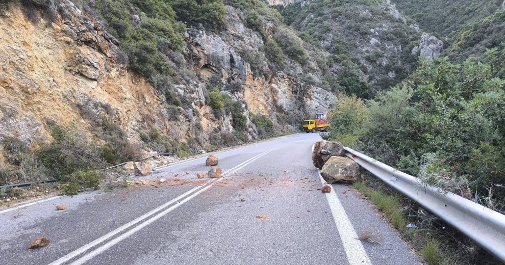 Κατολίσθηση στην Ε.Ο.  Καλαμάτας – Αρεόπολης