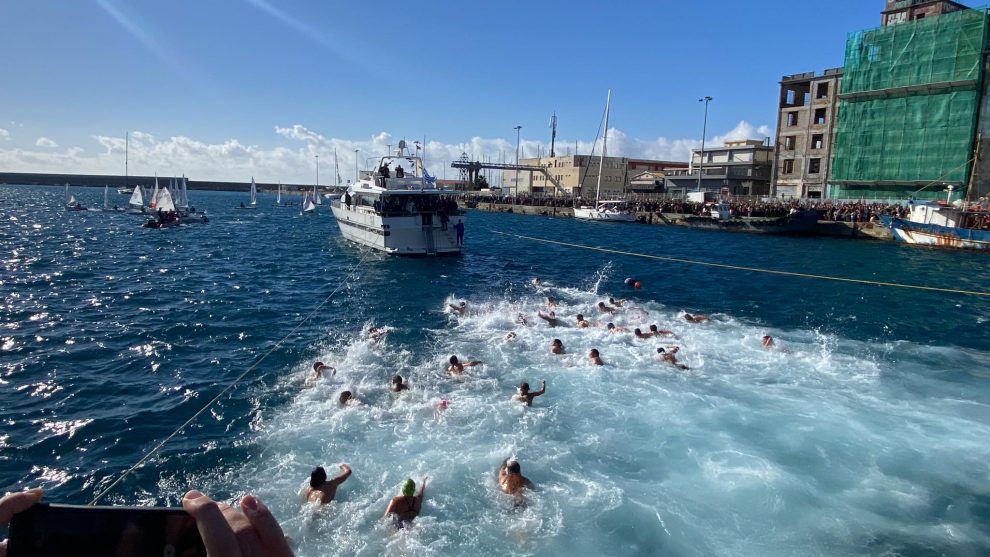 Τελετή αγιασμού των υδάτων στο Κεντρικό Λιμεναρχείο Καλαμάτας